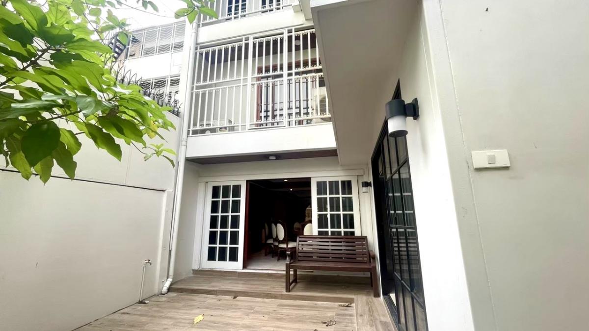 ให้เช่าบ้านวิทยุ ชิดลม หลังสวน : เช่า บ้าน 5 นอน 6 น้ำ  ไฟ 3 เฟส ในซอยบ้านหลังสวน จดทะเบียนบริษัทได้ เดิน 5 นาทีถึง Velaa Sindhorn Village ใกล้ BTS ชิดลมเพียง 450 เมตร 