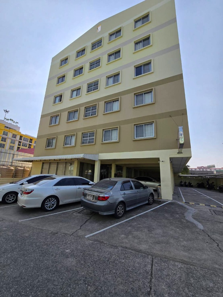 For SaleHotel&Apartment BusinessKhlongtoei, Kluaynamthai : The land value is worth it! Hurry up and get this price before you miss out!! Selling a 70-room apartment, 183.9 sq.w., Sukhumvit 50, only 1 km from BTS On Nut.
