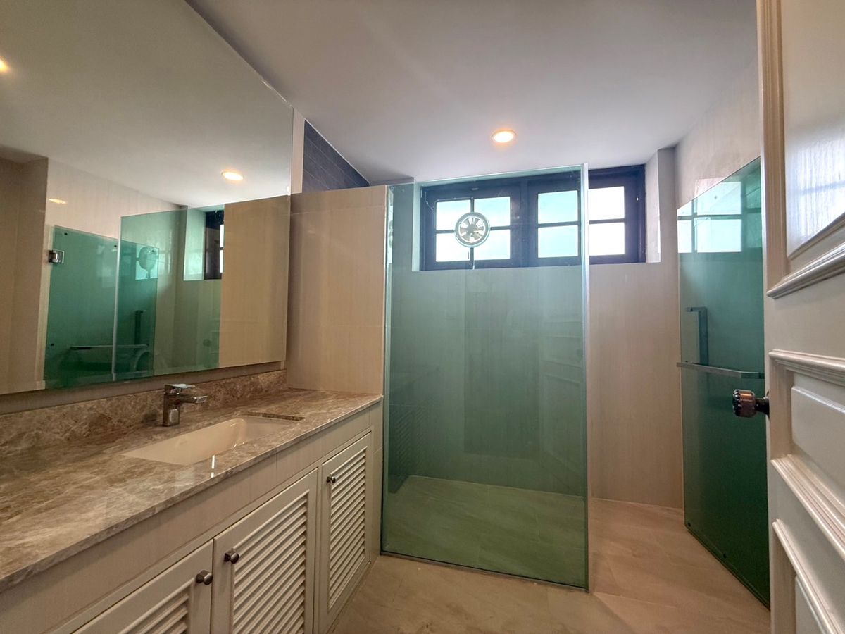 ให้เช่าบ้านวิทยุ ชิดลม หลังสวน : เช่า บ้าน 5 นอน 6 น้ำ  ไฟ 3 เฟส ในซอยบ้านหลังสวน จดทะเบียนบริษัทได้ เดิน 5 นาทีถึง Velaa Sindhorn Village ใกล้ BTS ชิดลมเพียง 450 เมตร 