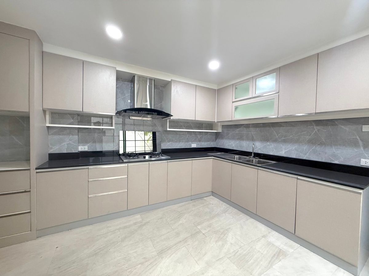 ให้เช่าบ้านวิทยุ ชิดลม หลังสวน : เช่า บ้าน 5 นอน 6 น้ำ  ไฟ 3 เฟส ในซอยบ้านหลังสวน จดทะเบียนบริษัทได้ เดิน 5 นาทีถึง Velaa Sindhorn Village ใกล้ BTS ชิดลมเพียง 450 เมตร 