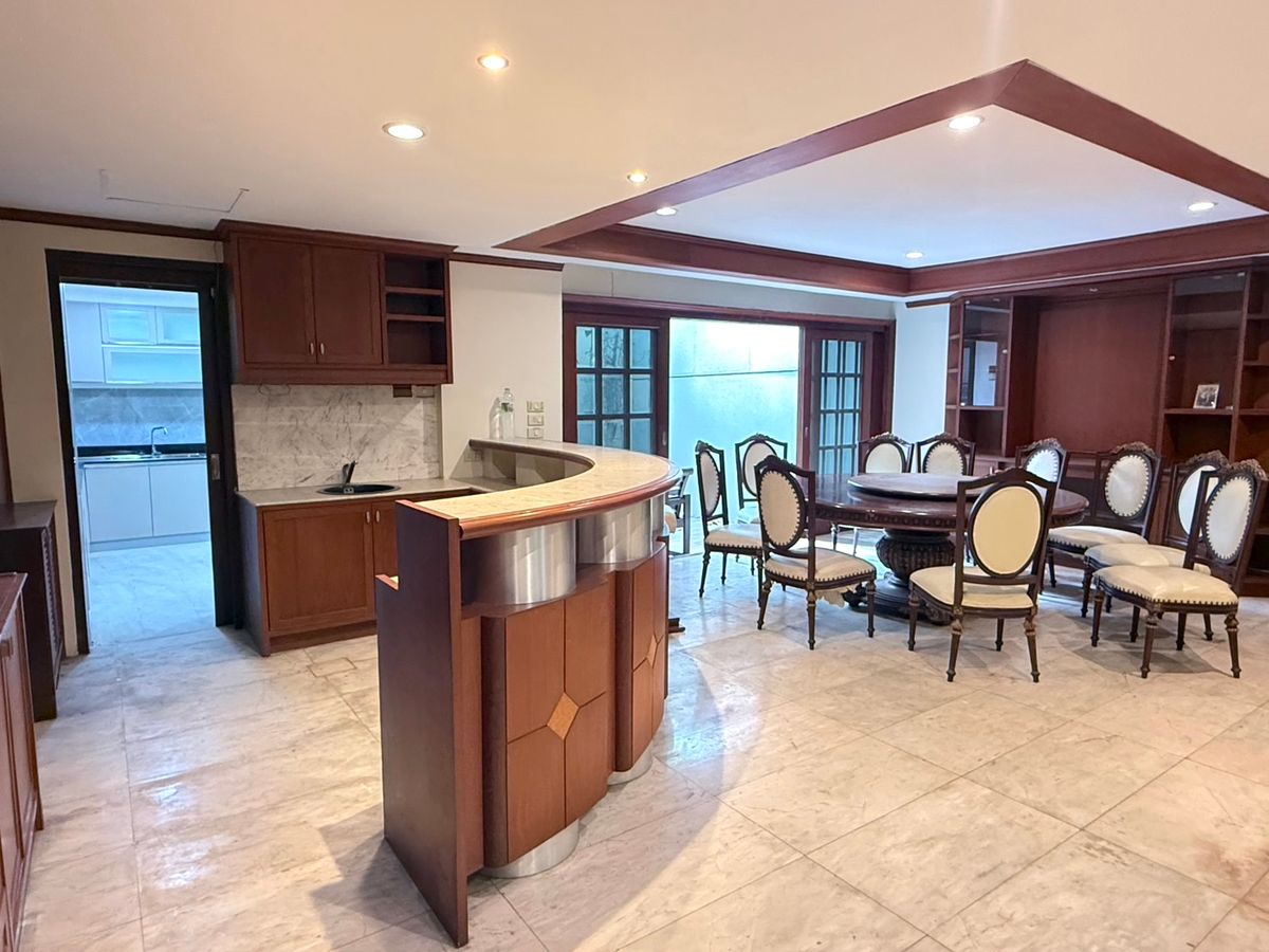 ให้เช่าบ้านวิทยุ ชิดลม หลังสวน : เช่า บ้าน 5 นอน 6 น้ำ  ไฟ 3 เฟส ในซอยบ้านหลังสวน จดทะเบียนบริษัทได้ เดิน 5 นาทีถึง Velaa Sindhorn Village ใกล้ BTS ชิดลมเพียง 450 เมตร 