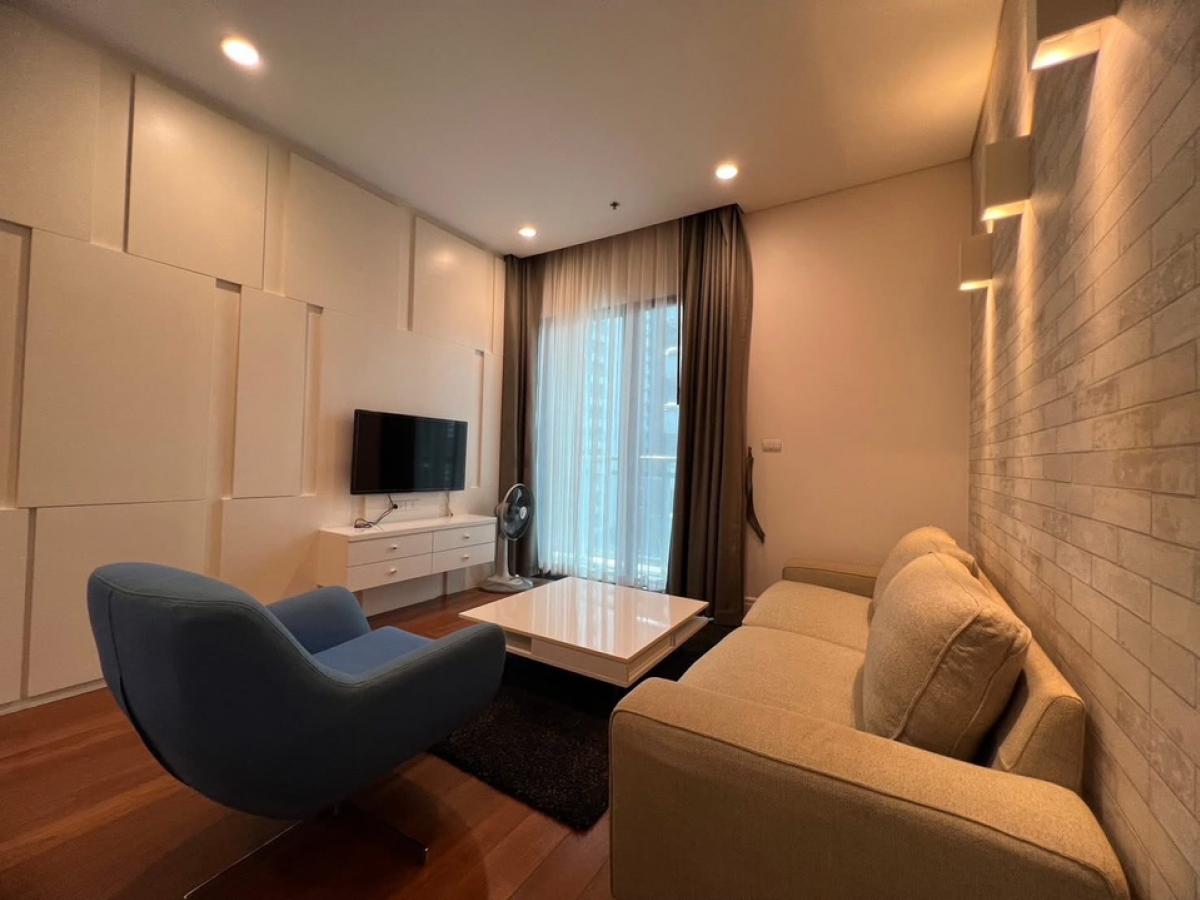 ให้เช่าคอนโดสุขุมวิท อโศก ทองหล่อ : ❤️❤️ for Sale/Rent  : Bright Sukhumvit 24  🏢line tel 0859114585 ❤️❤️🚄 **Near BTS: Phrom Phong (with pick-up and drop-off service)💞 : 1 bedroom, 1 bathroom🌟 : Size: 67.44 sq m. Floor: 10 Building B✅ : Fully furnished furniture & Home applianceswashing 