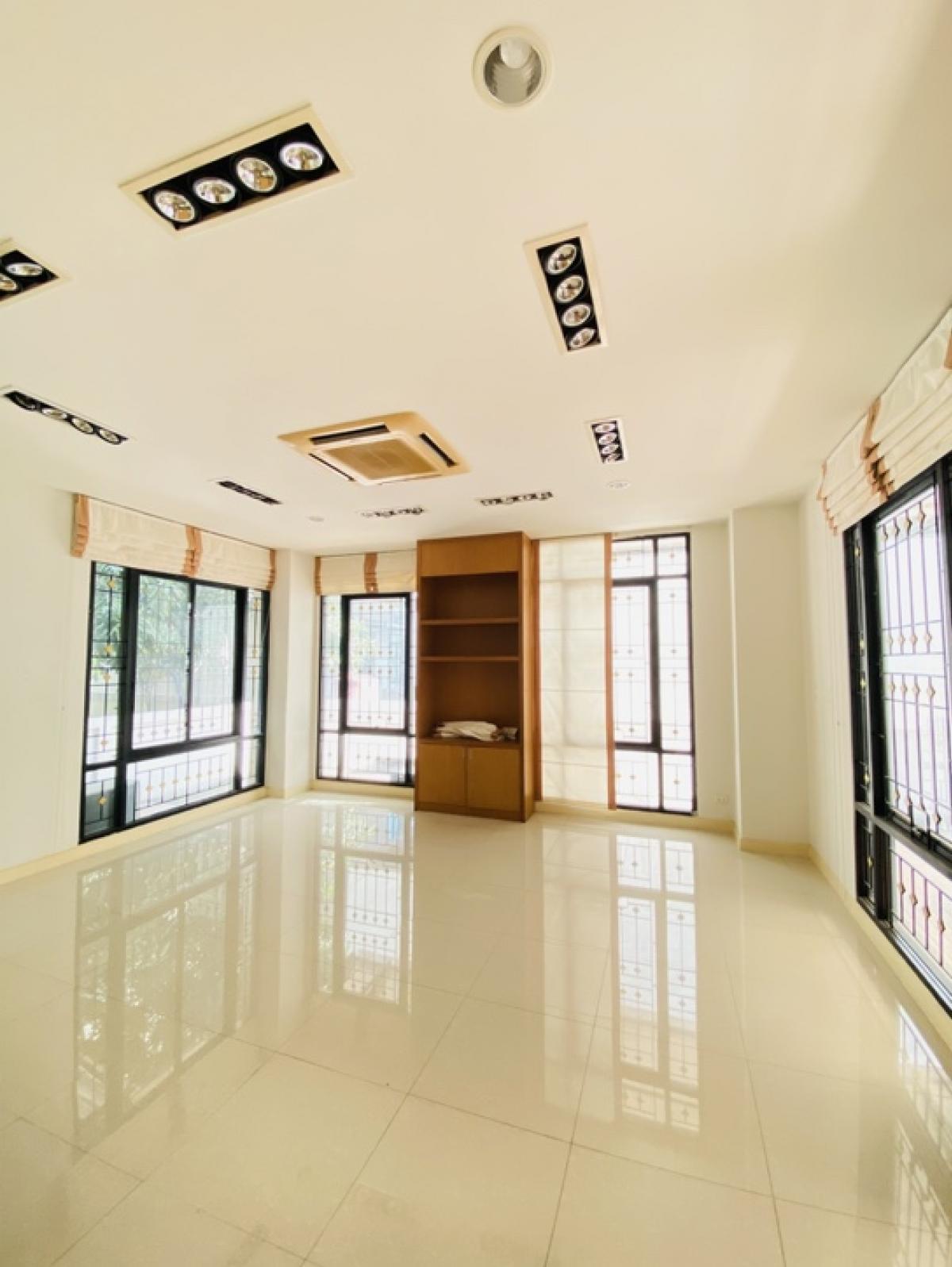 ให้เช่าโฮมออฟฟิศบางนา แบริ่ง ลาซาล : กลางกรุงออฟฟิศปาร์คบางนา✨ รีโนเวทใหม่ พร้อมเข้าอยู่ ให้เช่า โฮมออฟฟิศสุดหรู 