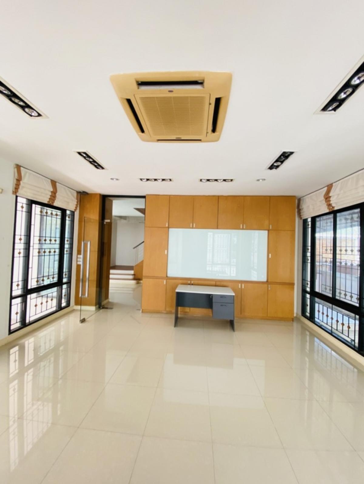 ให้เช่าโฮมออฟฟิศบางนา แบริ่ง ลาซาล : กลางกรุงออฟฟิศปาร์คบางนา✨ รีโนเวทใหม่ พร้อมเข้าอยู่ ให้เช่า โฮมออฟฟิศสุดหรู 