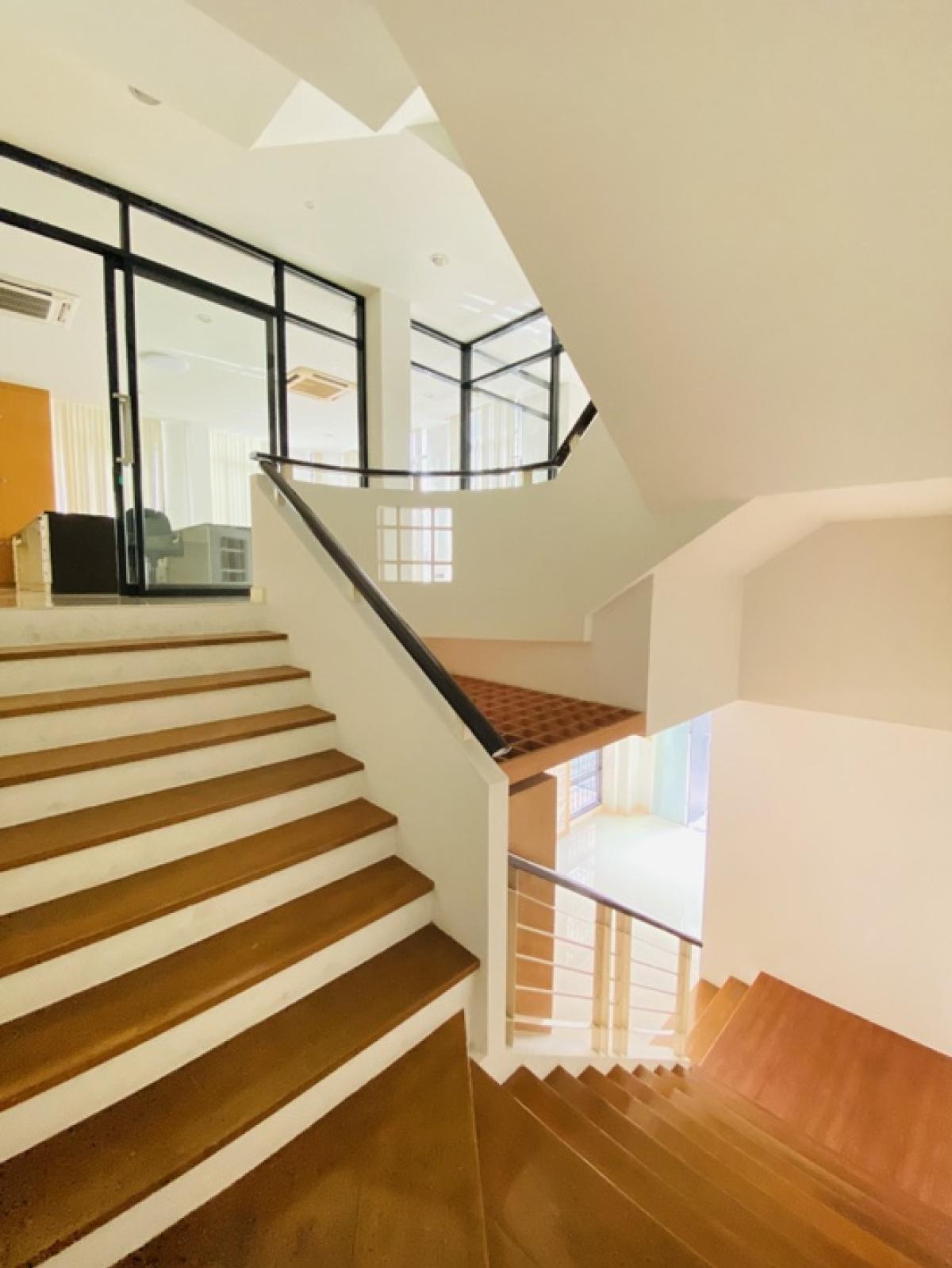 ให้เช่าโฮมออฟฟิศบางนา แบริ่ง ลาซาล : กลางกรุงออฟฟิศปาร์คบางนา✨ รีโนเวทใหม่ พร้อมเข้าอยู่ ให้เช่า โฮมออฟฟิศสุดหรู 