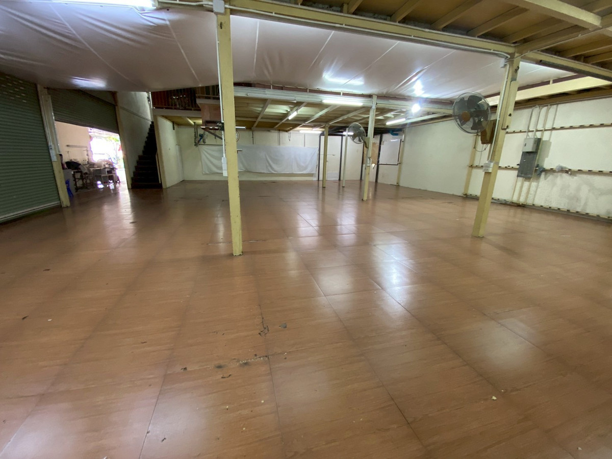 For SaleWarehouseBang kae, Phetkasem : Warehouse for sale Phetkasem 114, size 261.5 square wah, 15.9 million (negotiable)