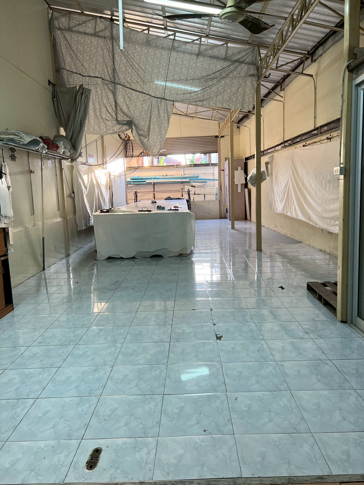 For SaleWarehouseBang kae, Phetkasem : Warehouse for sale Phetkasem 114, size 261.5 square wah, 15.9 million (negotiable)