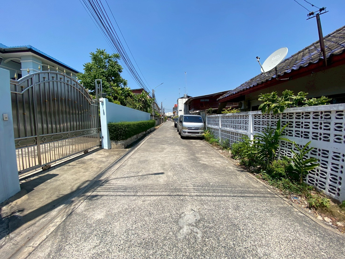 For SaleWarehouseBang kae, Phetkasem : Warehouse for sale Phetkasem 114, size 261.5 square wah, 15.9 million (negotiable)