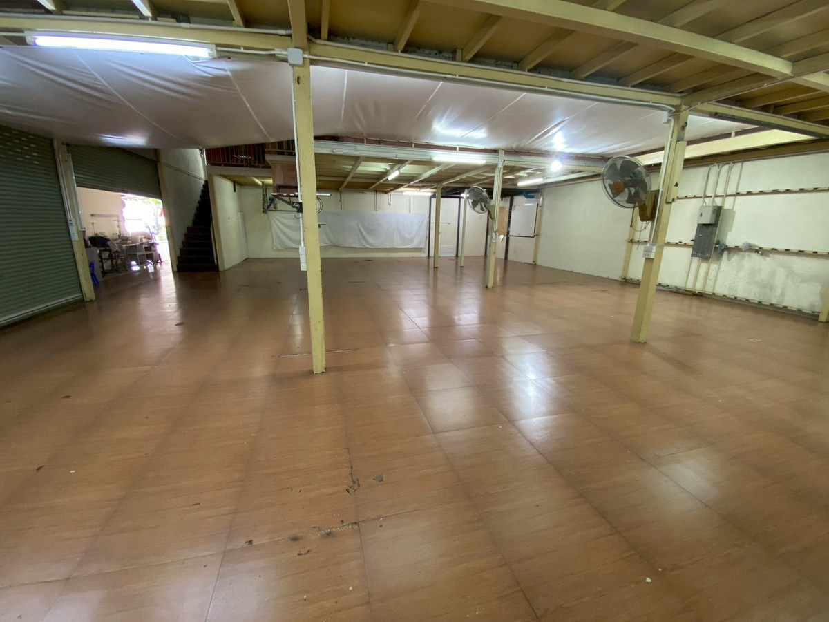 For SaleWarehouseBang kae, Phetkasem : Warehouse for sale Phetkasem 114, size 261.5 square wah, 15.9 million (negotiable)