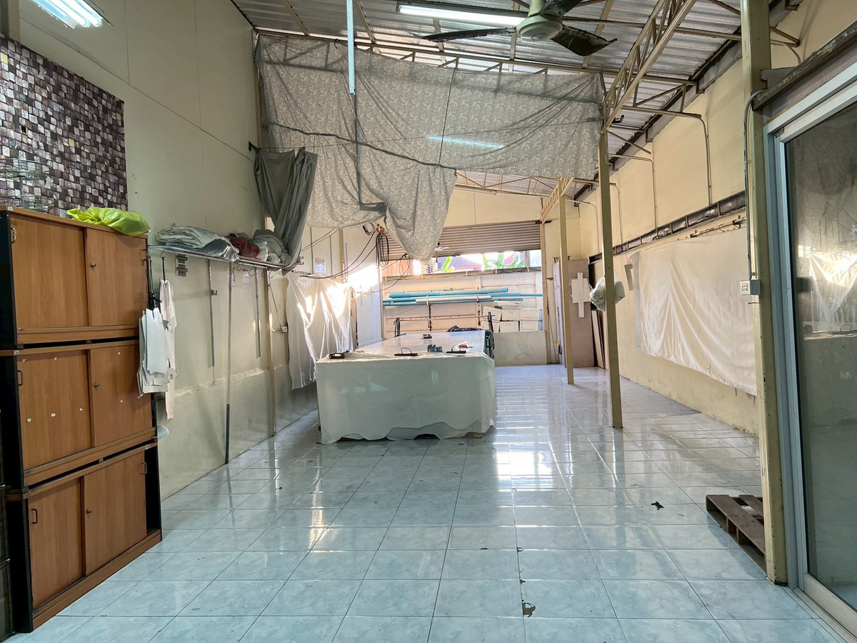 For SaleWarehouseBang kae, Phetkasem : Warehouse for sale Phetkasem 114, size 261.5 square wah, 15.9 million (negotiable)