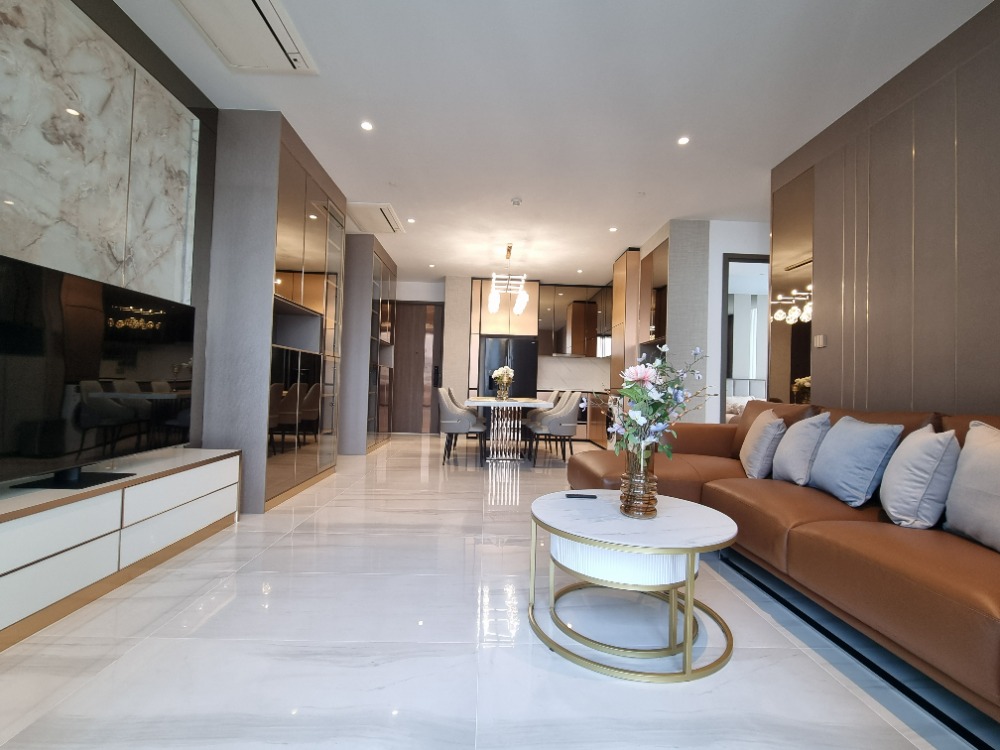 For RentCondoSathorn, Narathiwat : Experience the Pinnacle of Urban Living | Luxury 3-Bedroom at Supalai Icon Sathorn for Rent