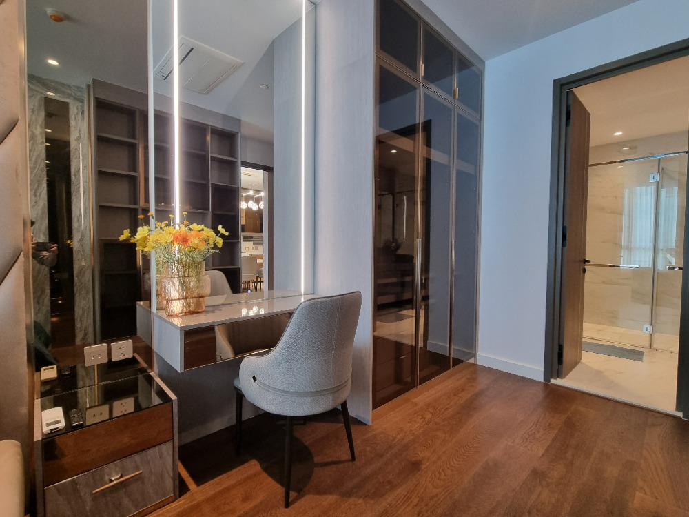 For RentCondoSathorn, Narathiwat : Experience the Pinnacle of Urban Living | Luxury 3-Bedroom at Supalai Icon Sathorn for Rent