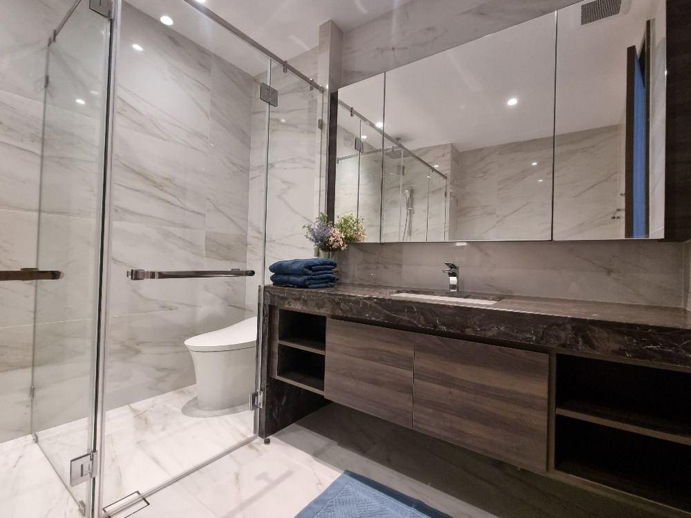 For RentCondoSathorn, Narathiwat : Experience the Pinnacle of Urban Living | Luxury 3-Bedroom at Supalai Icon Sathorn for Rent