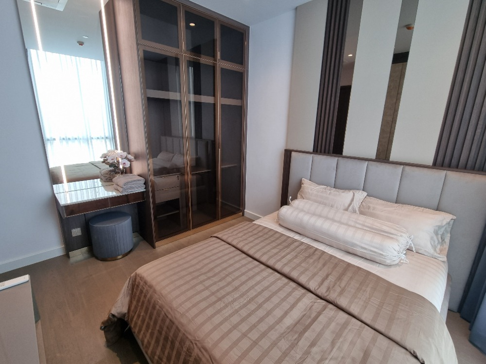 For RentCondoSathorn, Narathiwat : Experience the Pinnacle of Urban Living | Luxury 3-Bedroom at Supalai Icon Sathorn for Rent