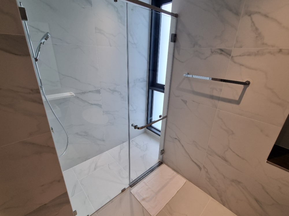 For RentCondoSathorn, Narathiwat : Experience the Pinnacle of Urban Living | Luxury 3-Bedroom at Supalai Icon Sathorn for Rent