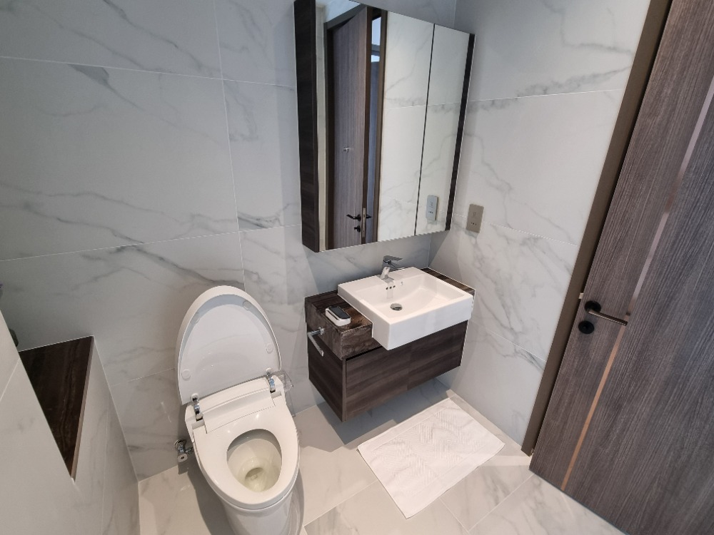 For RentCondoSathorn, Narathiwat : Experience the Pinnacle of Urban Living | Luxury 3-Bedroom at Supalai Icon Sathorn for Rent