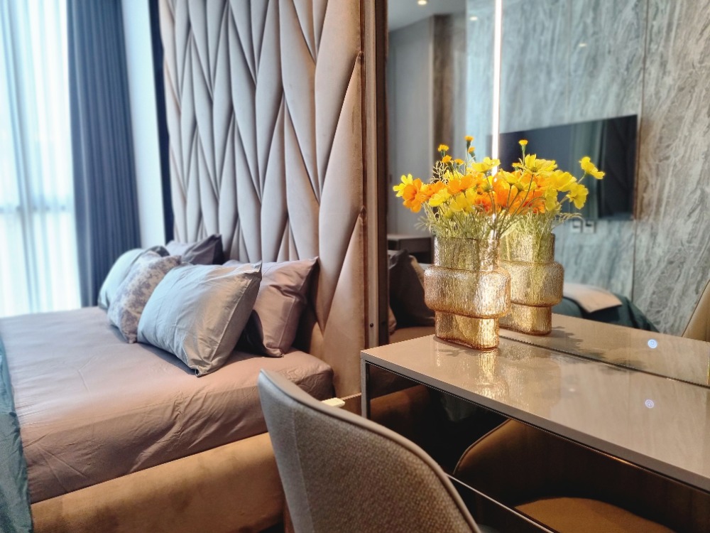 For RentCondoSathorn, Narathiwat : Experience the Pinnacle of Urban Living | Luxury 3-Bedroom at Supalai Icon Sathorn for Rent