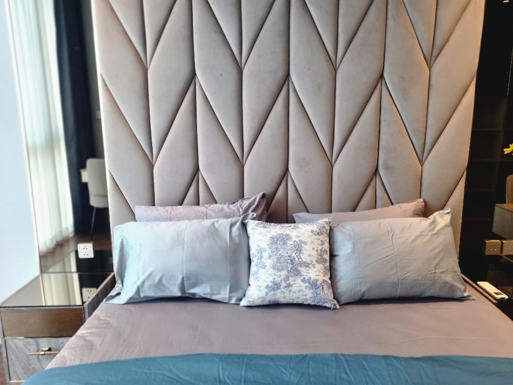 For RentCondoSathorn, Narathiwat : Experience the Pinnacle of Urban Living | Luxury 3-Bedroom at Supalai Icon Sathorn for Rent