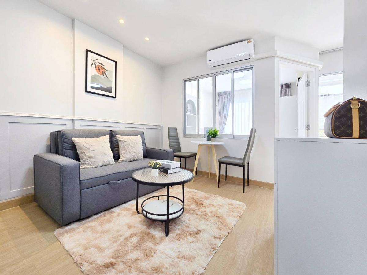 ขายคอนโดรามคำแหง หัวหมาก : ค่าเช่าเดือนละหลายพัน แป๊บเดียวก็หายไป แต่ถ้าจ่ายเท่ากันแล้วได้เป็นเจ้าของเองดีกว่าไหม? ✨️ลุมพินี คอนโดทาวน์ บดินทร์เดชา-รามคำแหง (Lumpini CondoTown Bodindecha-Ramkhamhaeng)✨️ พร้อมให้คุณมีบ้านเป็นของตัวเอง ในราคาที่คุ้มกว่าเช่า 💸