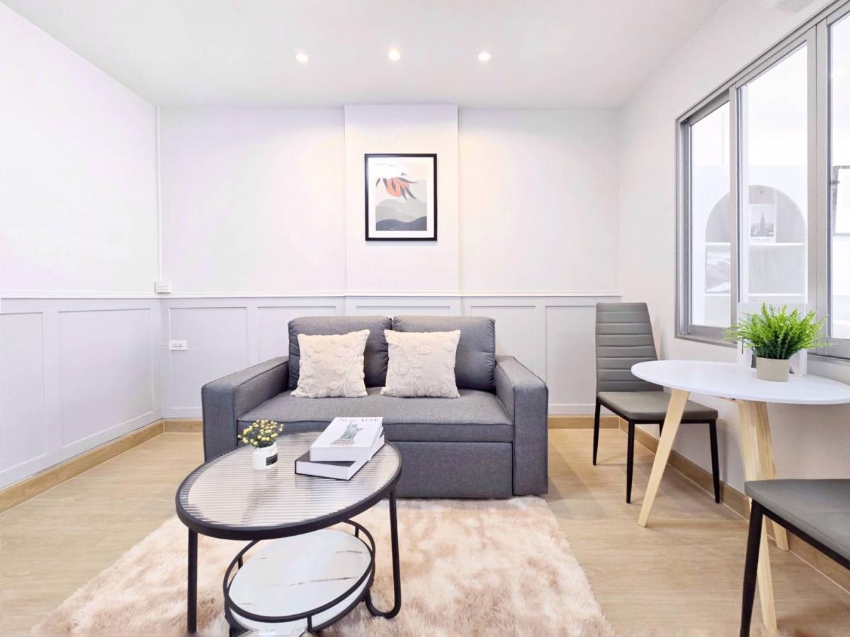 ขายคอนโดรามคำแหง หัวหมาก : ค่าเช่าเดือนละหลายพัน แป๊บเดียวก็หายไป แต่ถ้าจ่ายเท่ากันแล้วได้เป็นเจ้าของเองดีกว่าไหม? ✨️ลุมพินี คอนโดทาวน์ บดินทร์เดชา-รามคำแหง (Lumpini CondoTown Bodindecha-Ramkhamhaeng)✨️ พร้อมให้คุณมีบ้านเป็นของตัวเอง ในราคาที่คุ้มกว่าเช่า 💸