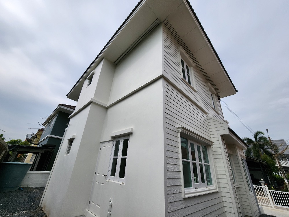 ขายบ้านสมุทรปราการ สำโรง : ขายด่วน หมู่บ้าน Vararom Lakeview : วรารมย์ เลควิลล์ บ้านเดียว ส่วนกลางทะเลสาบ