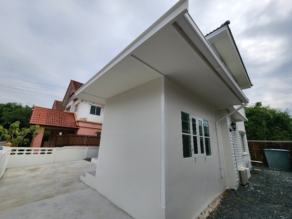 ขายบ้านสมุทรปราการ สำโรง : ขายด่วน หมู่บ้าน Vararom Lakeview : วรารมย์ เลควิลล์ บ้านเดียว ส่วนกลางทะเลสาบ