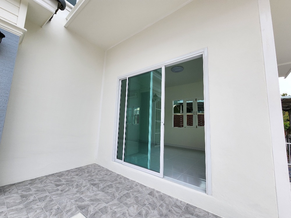 ขายบ้านสมุทรปราการ สำโรง : ขายด่วน หมู่บ้าน Vararom Lakeview : วรารมย์ เลควิลล์ บ้านเดียว ส่วนกลางทะเลสาบ