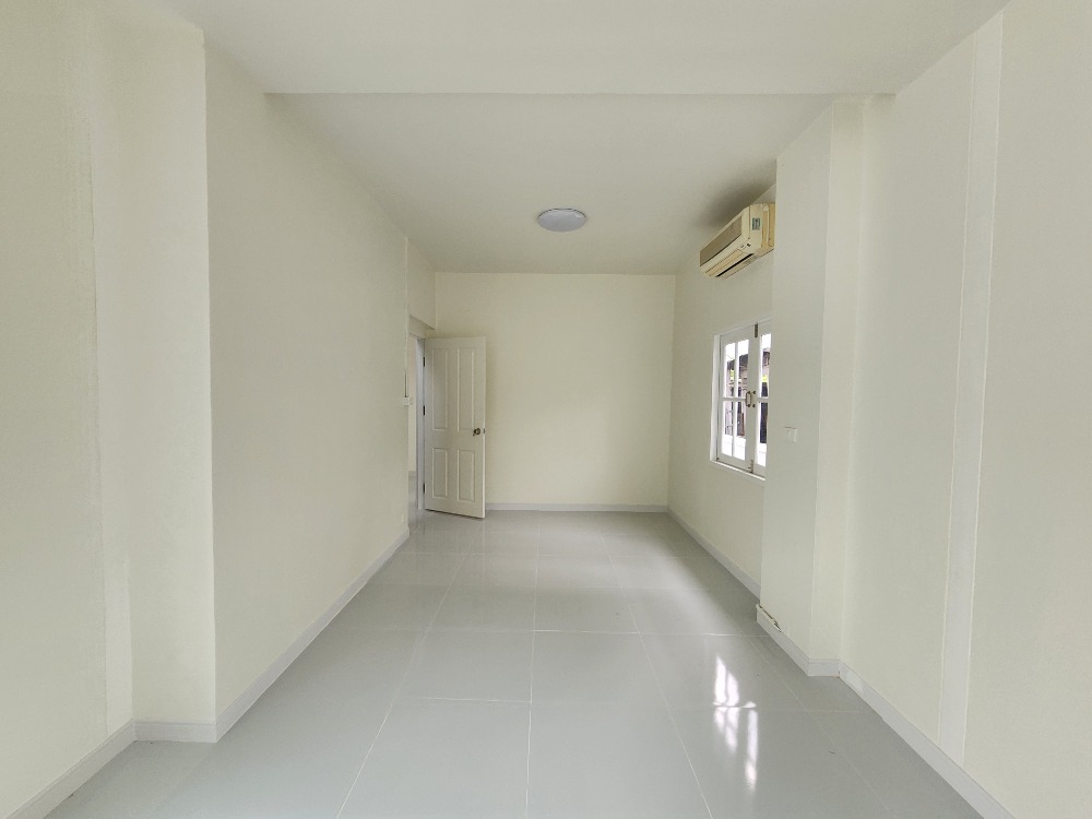 ขายบ้านสมุทรปราการ สำโรง : ขายด่วน หมู่บ้าน Vararom Lakeview : วรารมย์ เลควิลล์ บ้านเดียว ส่วนกลางทะเลสาบ