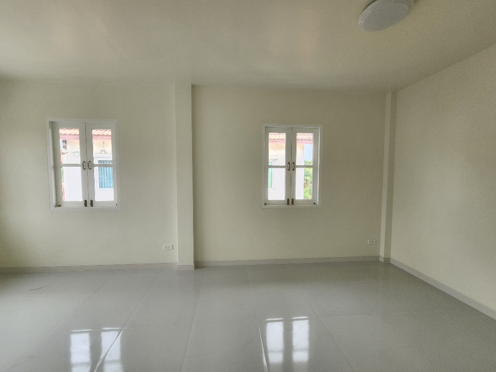 ขายบ้านสมุทรปราการ สำโรง : ขายด่วน หมู่บ้าน Vararom Lakeview : วรารมย์ เลควิลล์ บ้านเดียว ส่วนกลางทะเลสาบ