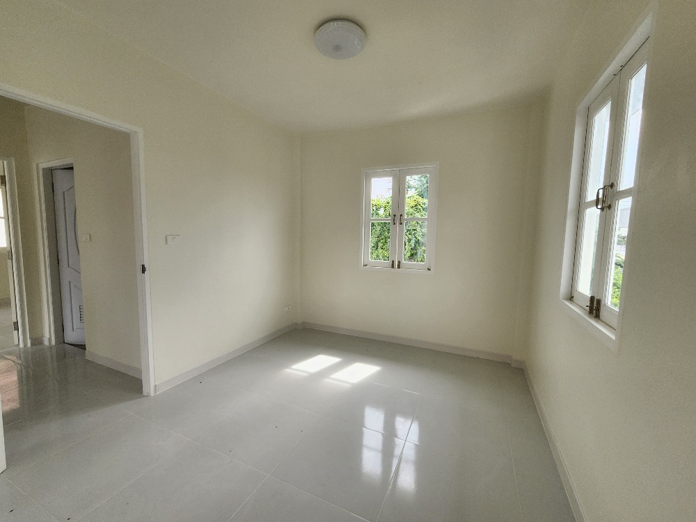 ขายบ้านสมุทรปราการ สำโรง : ขายด่วน หมู่บ้าน Vararom Lakeview : วรารมย์ เลควิลล์ บ้านเดียว ส่วนกลางทะเลสาบ