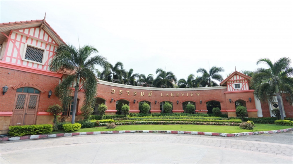 ขายบ้านสมุทรปราการ สำโรง : ขายด่วน หมู่บ้าน Vararom Lakeview : วรารมย์ เลควิลล์ บ้านเดียว ส่วนกลางทะเลสาบ