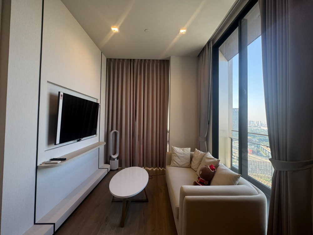 For SaleCondoLadprao, Central Ladprao : Urgent sale!! The Clover Park Residence, 2 bedrooms, 1 bathroom, 50 square meters, high floor, garden view, fully furnished