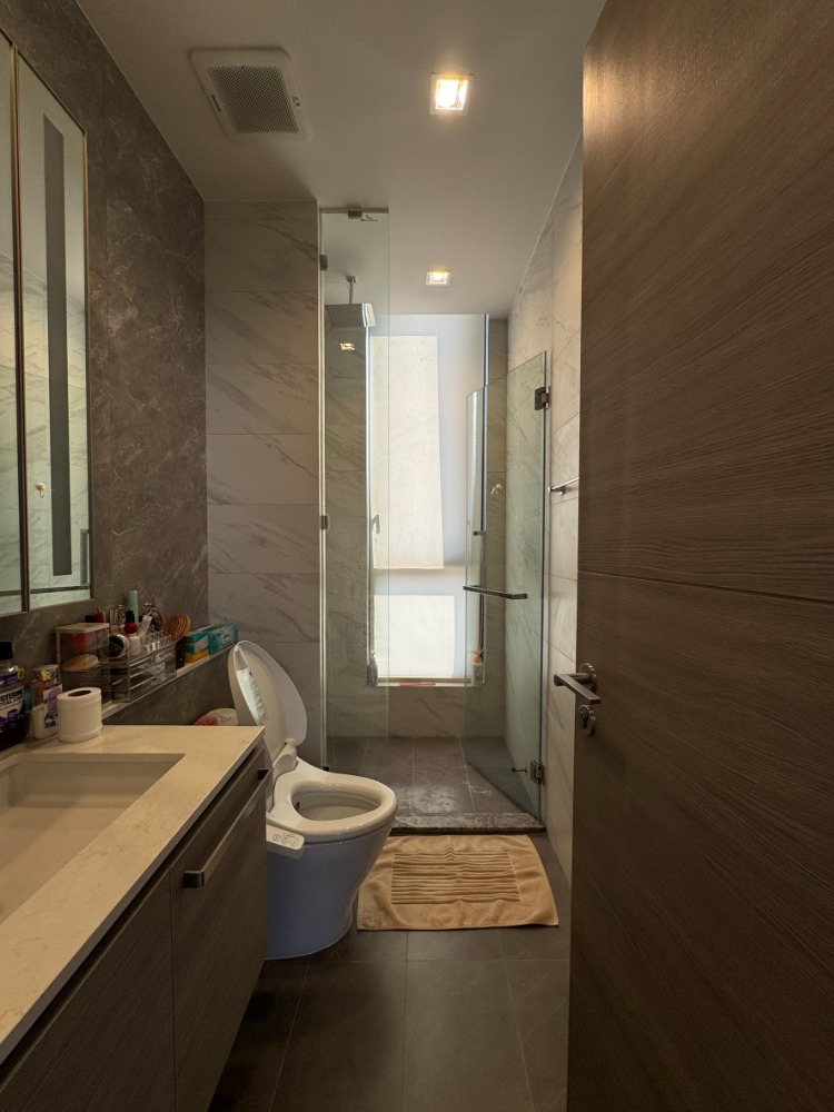 For SaleCondoLadprao, Central Ladprao : Urgent sale!! The Clover Park Residence, 2 bedrooms, 1 bathroom, 50 square meters, high floor, garden view, fully furnished