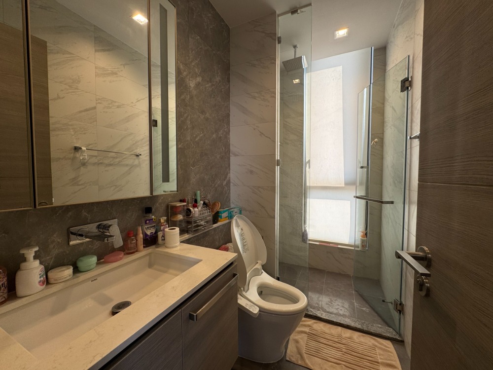 For SaleCondoLadprao, Central Ladprao : Urgent sale!! The Clover Park Residence, 2 bedrooms, 1 bathroom, 50 square meters, high floor, garden view, fully furnished