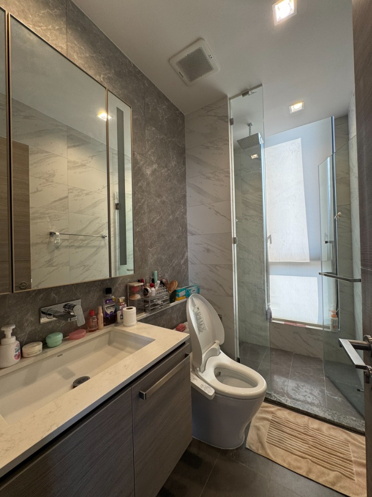 For SaleCondoLadprao, Central Ladprao : Urgent sale!! The Clover Park Residence, 2 bedrooms, 1 bathroom, 50 square meters, high floor, garden view, fully furnished