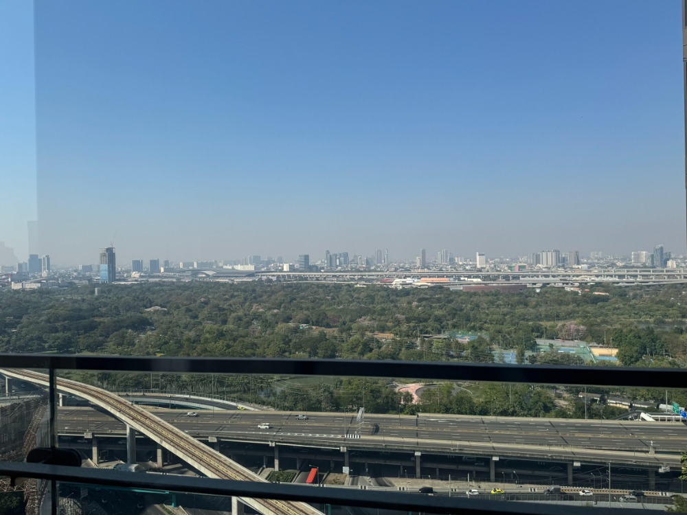 For SaleCondoLadprao, Central Ladprao : Urgent sale!! The Clover Park Residence, 2 bedrooms, 1 bathroom, 50 square meters, high floor, garden view, fully furnished