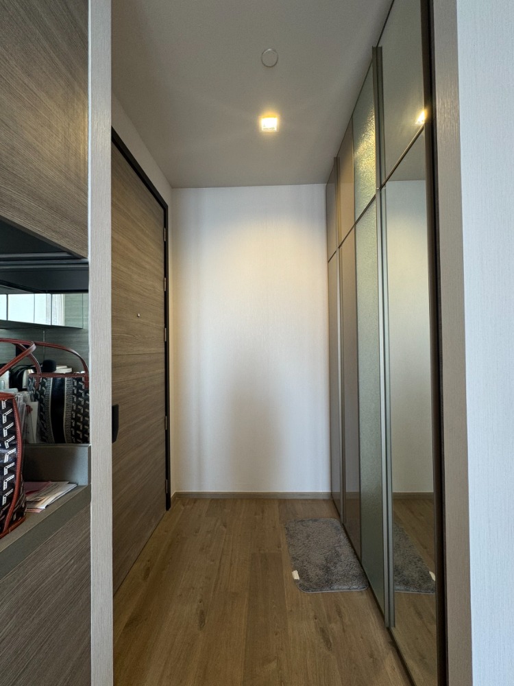 For SaleCondoLadprao, Central Ladprao : Urgent sale!! The Clover Park Residence, 2 bedrooms, 1 bathroom, 50 square meters, high floor, garden view, fully furnished