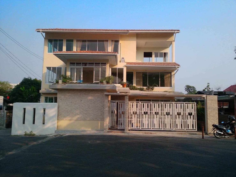 For SaleHouseRama3 (Riverside),Satupadit : LTHC11551 – House FOR SALE Rama 3 Size 47.2 sq.w. 380 sqm. 3 beds 4 baths Near BRT ONLY 18.5 MB