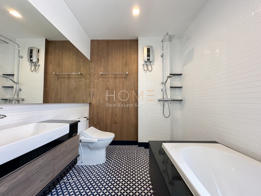 ขายบ้านพระราม 5 ราชพฤกษ์ บางกรวย : บ้านเดี่ยว บางกอก บูเลอวาร์ด สาทร - ปิ่นเกล้า 2 / 4 ห้องนอน (ขาย), Bangkok Boulevard Sathorn - Pinklao 2 / Detached House 4 Bedrooms (FOR SALE) BALL131