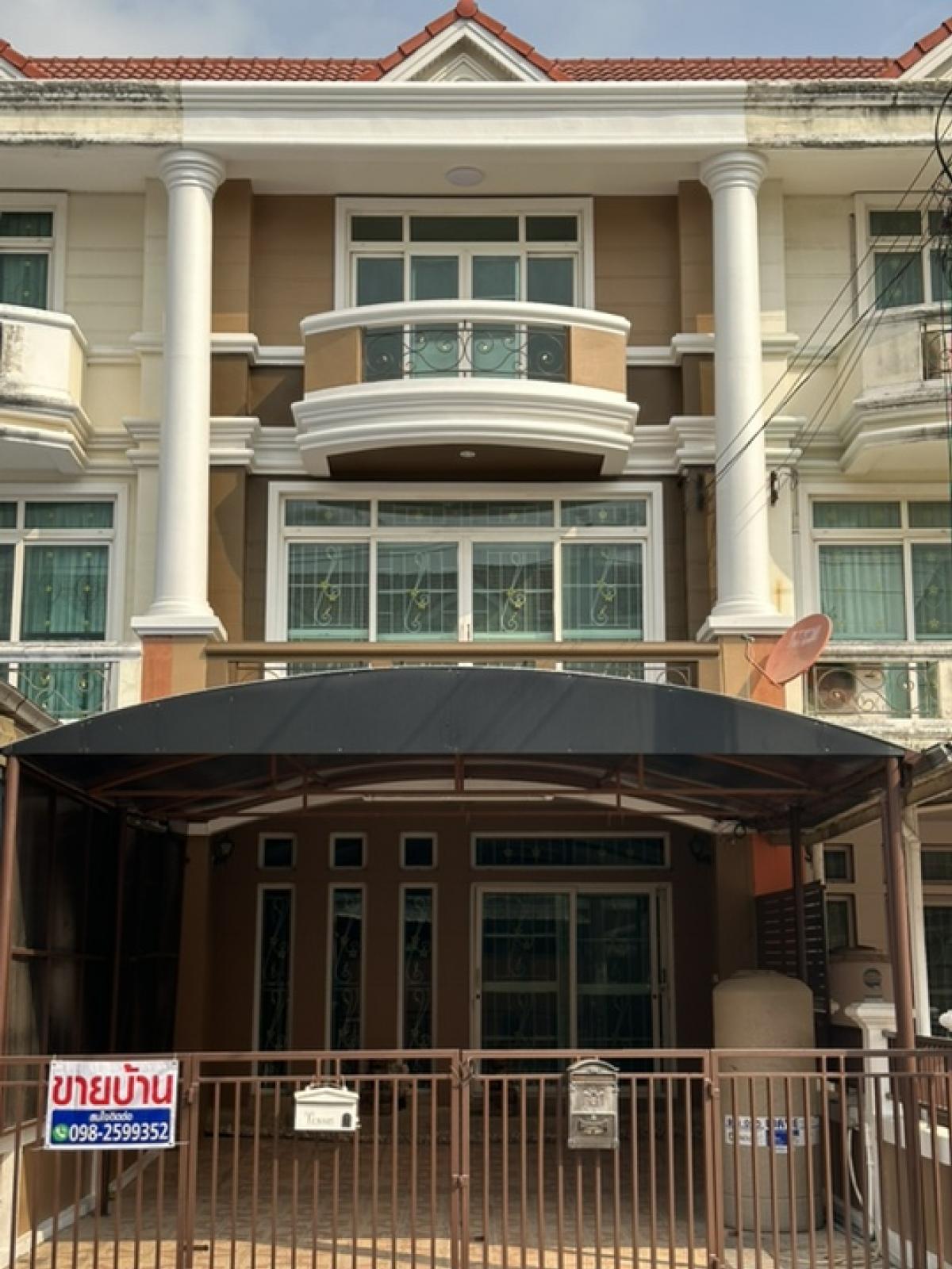 ขายทาวน์โฮมนวมินทร์ รามอินทรา : ขายTown home นิรันดร์สิริ เฟส 3 คลองสามวา [Nirunsiri phase 3] 3 ชั้น ขนาด 31 ตรว. 4 ห้องนอน 3 ห้องน้ำ 1 ห้องใต้บันได [ทำครัวเพิ่มเติม]บ้านเปล่าราคา 4,000,000 บาทสนใจสอบถามข้อมูลเพิ่มเติม|นัดชมสถาน
ที่Line : kornkamolnwz | 098-259-9352 [Agent K.Now]