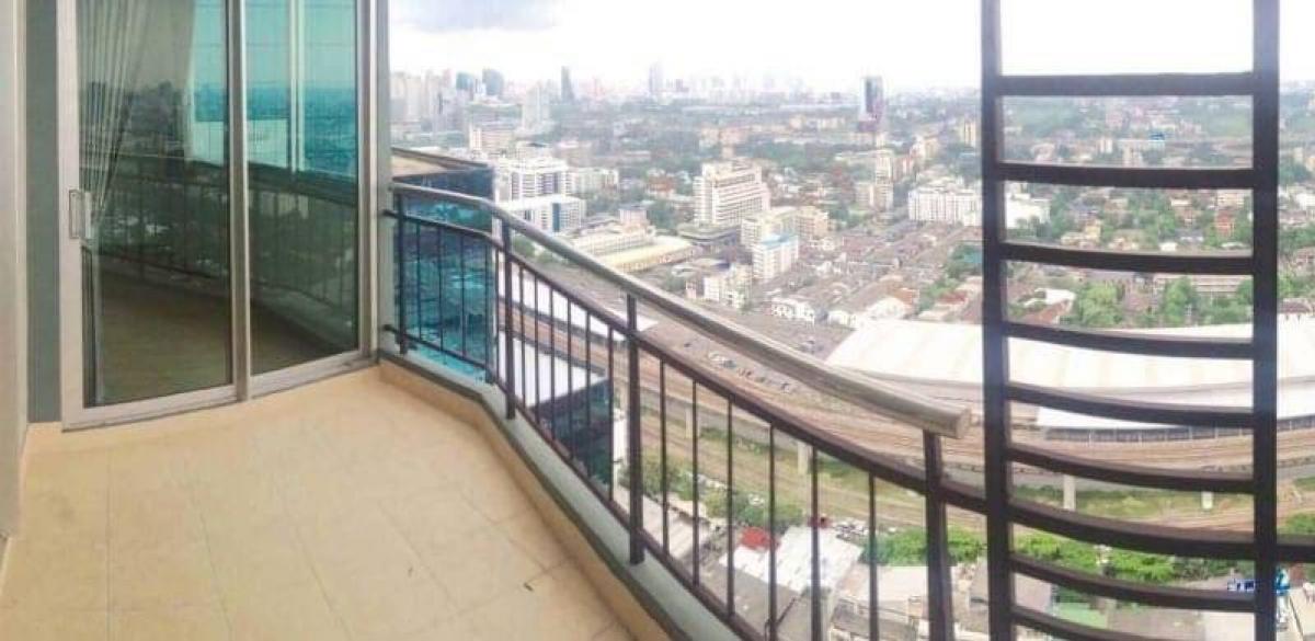 For SaleCondoRama9, Petchburi, RCA : ✨ 👍Sell with tenant til 3 January 2026
Reasonable and worth price for living or investing , sale with tenant rental 25k til Dec 25,2 bedrooms with big balcony, unblocked view