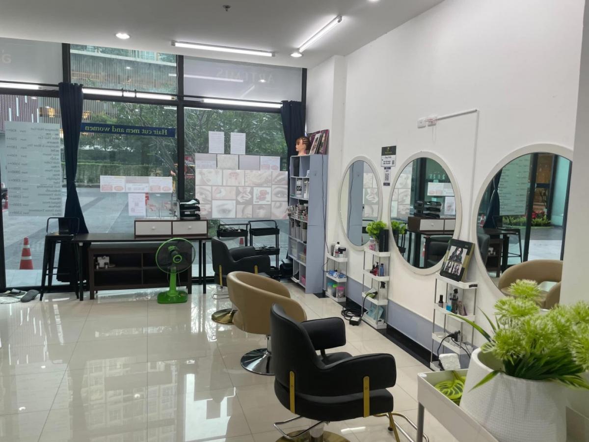 For LeaseholdRetail SpaceOnnut, Udomsuk : Business for sale/lease: Hair and nail salon in prime location under a 30-storey condo on Sukhumvit 77 Road (On Nut Road). There are 673 rooms in total and more than 90% of the residents are Thais and foreigners.