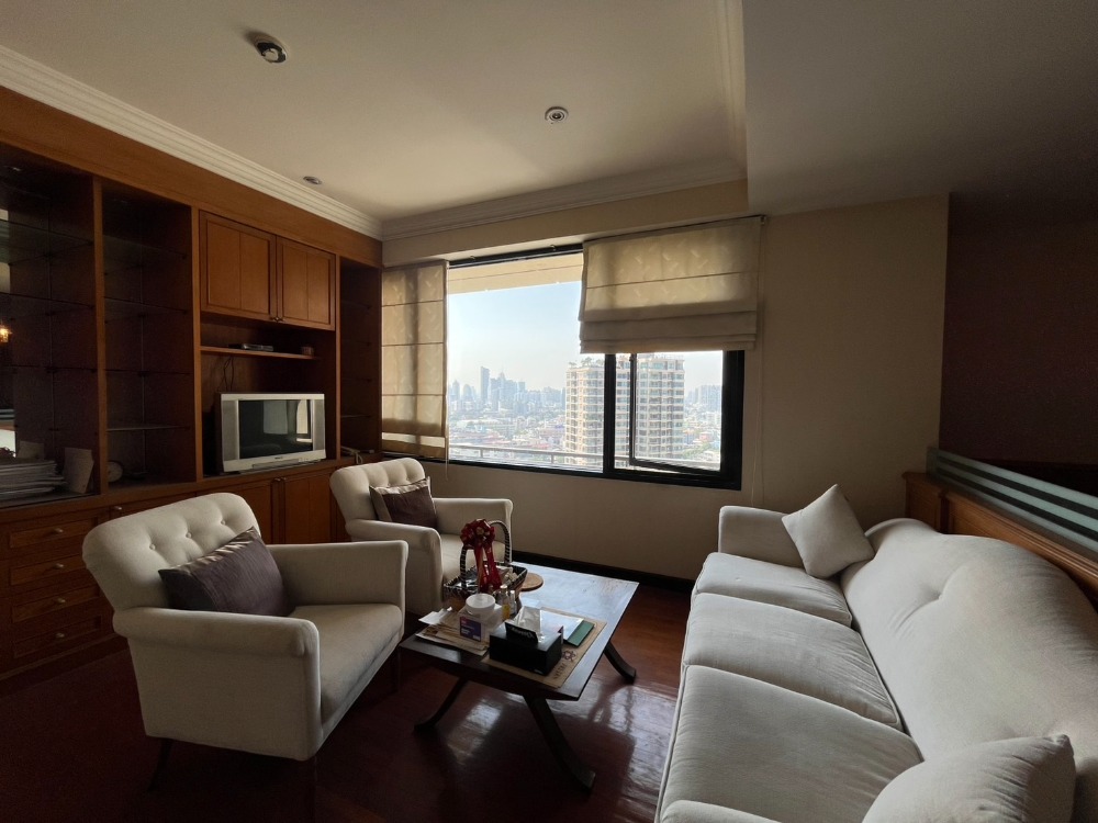 For RentCondoSathorn, Narathiwat : Rare room, urgent rent! 🔥Baan Piya Sathorn🔥 The room is being renovated. Dont miss it. Prime location, near One Bangkok.