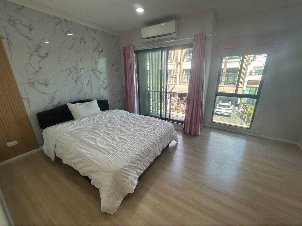 For RentTownhomeThaphra, Talat Phlu, Wutthakat : Townhouse for rent, 3 floors, Baan Klang Muang, Kanlapaphruek, 3 bedrooms, 3 bathrooms, fully furnished, ready to move in, near Kanlapaphruek Road