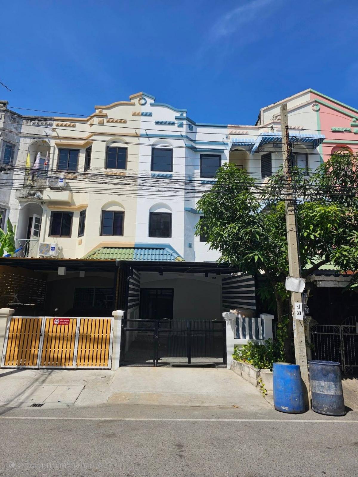 For SaleTownhomeSamut Prakan,Samrong : Townhouse for sale, newly renovated, Soi Sailom Bang Pu (Soi Thesaban Bang Pu 72)