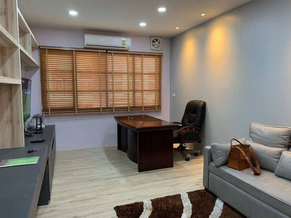 For RentHome OfficeRama9, Petchburi, RCA : Townhouse/home office for rent, 4 floors, very close to MRT Rama 9 and Central Rama 9, fully furnished