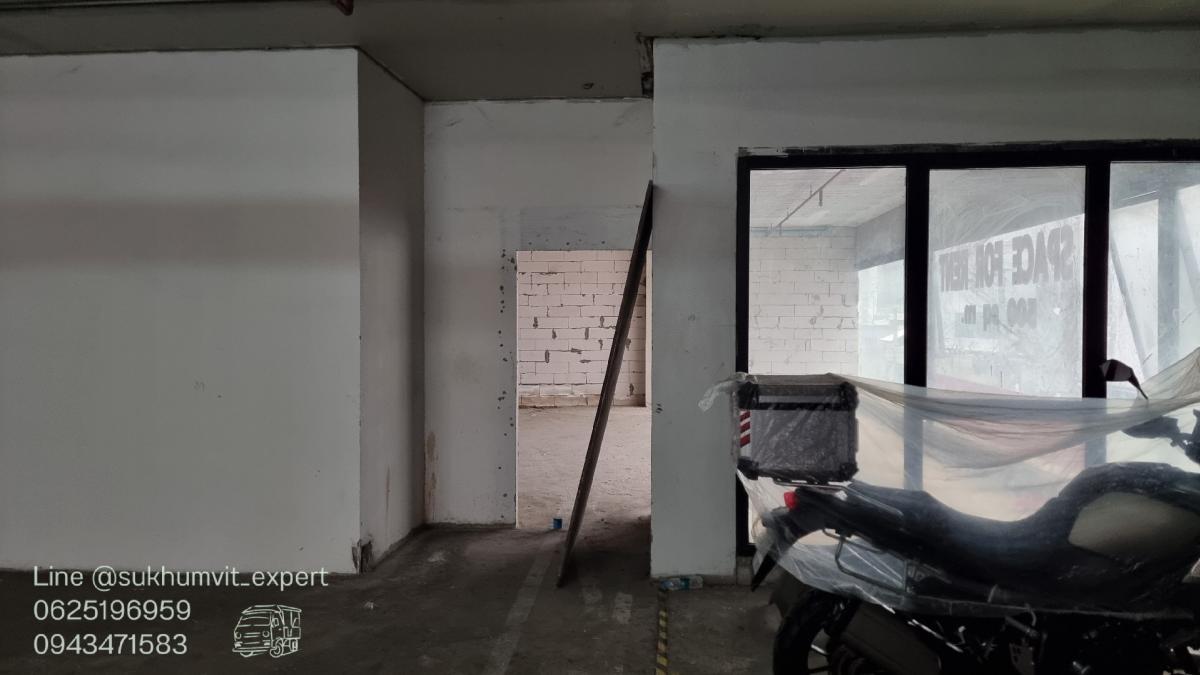 For RentRetail SpaceSukhumvit, Asoke, Thonglor : BTS Asoke Nana for rent, space, cheap price, 300 square meters, price 800 baht per square meter, suitable for a restaurant, service business