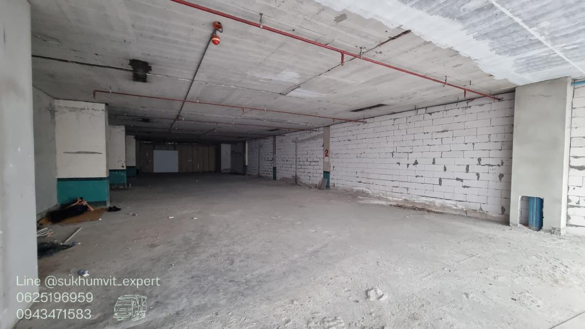 For RentRetail SpaceSukhumvit, Asoke, Thonglor : BTS Asoke Nana for rent, space, cheap price, 300 square meters, price 800 baht per square meter, suitable for a restaurant, service business