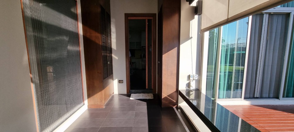 For SaleHouseLadkrabang, Suwannaphum Airport : single house for sale, modern style, luxury. Chaloem Phrakiat 30 with swimming pool, living area 780 sq m., size 495 sqw., parking for 10 cars, with furniture, price 59 million