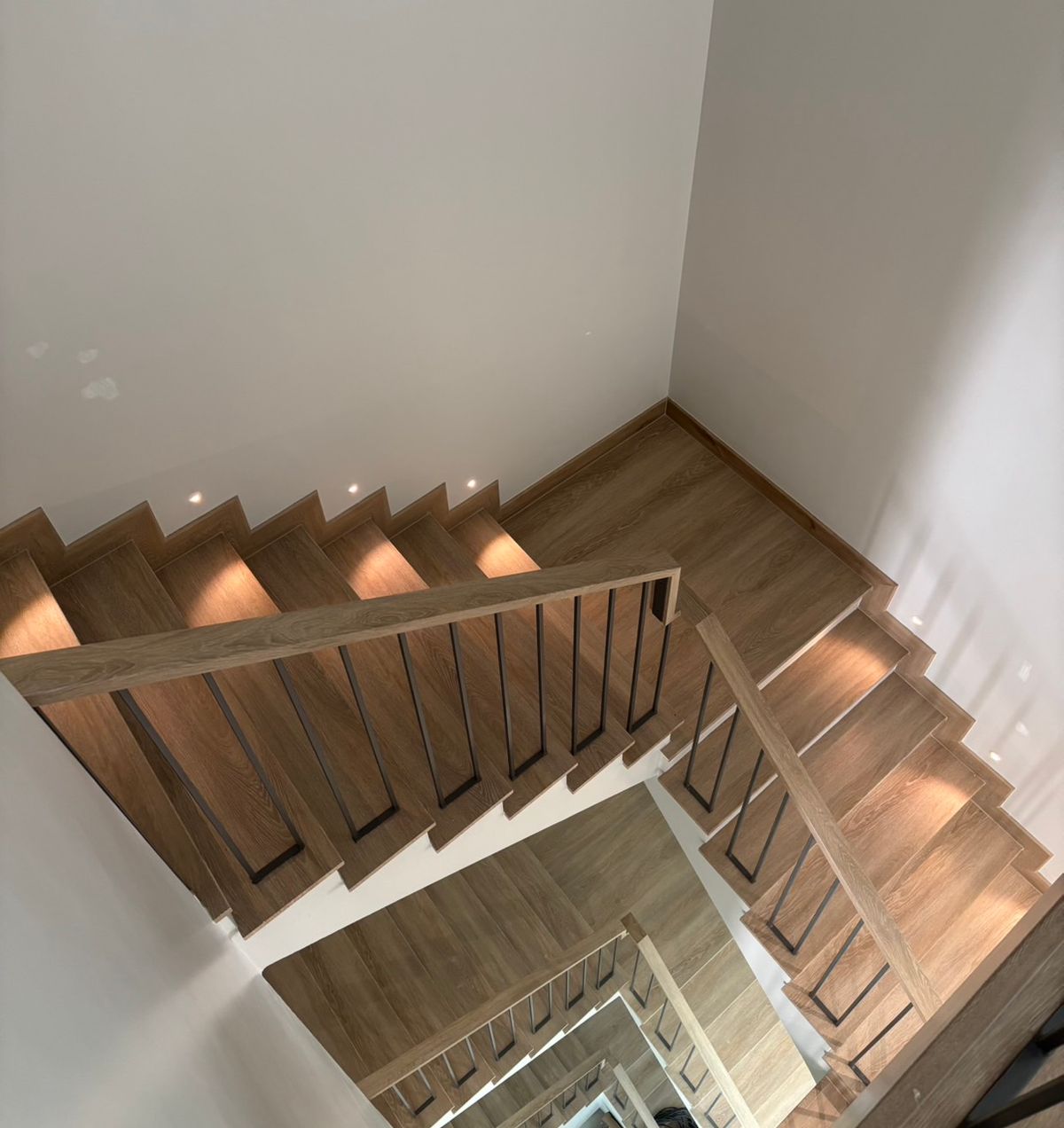 For SaleTownhomeSapankwai,Jatujak : 📢👇 Newly built 3 and a half story house. With elevator in the house Ready to move in February 2025, near BTS, convenient travel on many routes, near Chatuchak Park, Central Lat Phrao, can make an appointment to view *reference picture*